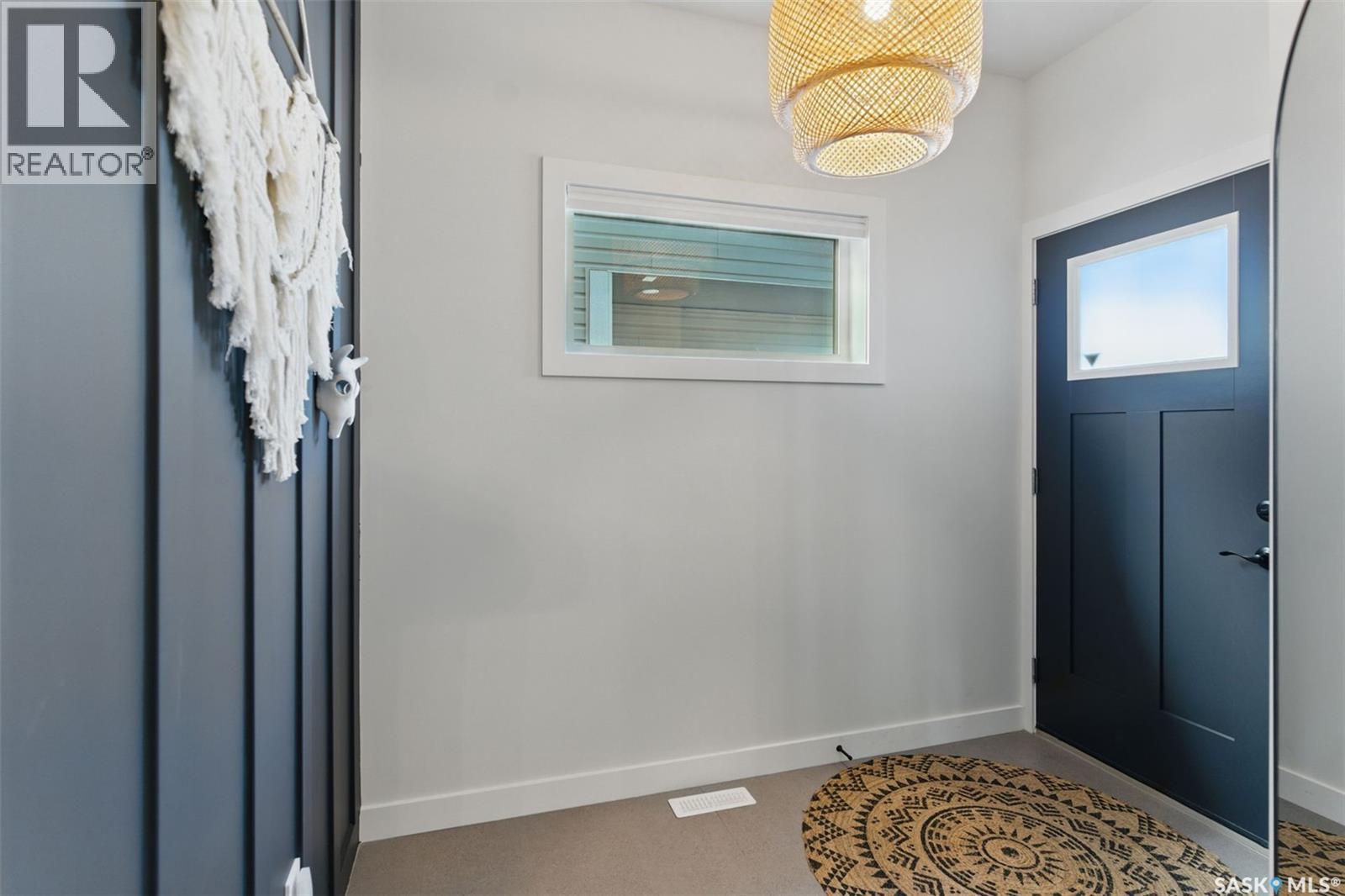 328 Barrett Street, Saskatoon, Saskatchewan  S7W 1C7 - Photo 3 - SK033612