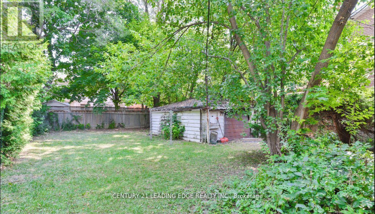 11 Collinson Boulevard, Toronto, Ontario  M3H 3B7 - Photo 4 - C12906800