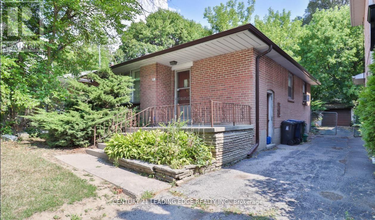 11 Collinson Boulevard, Toronto, Ontario  M3H 3B7 - Photo 2 - C12906800