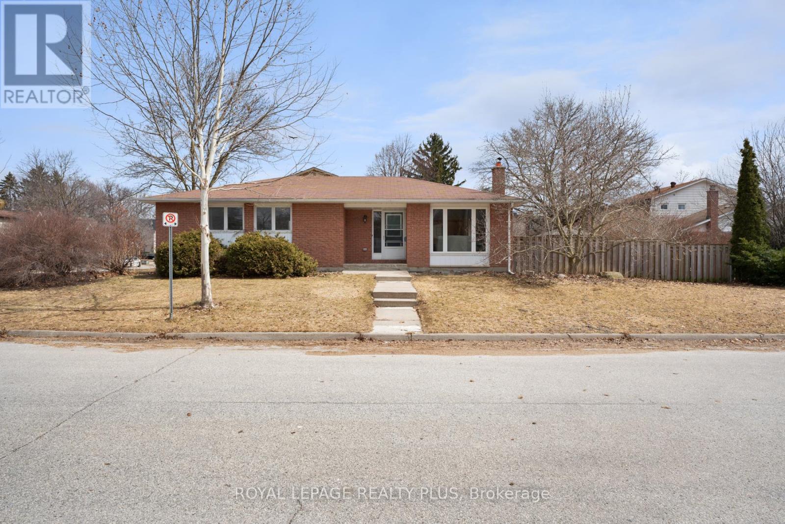 222 Centre Street W, Richmond Hill, Ontario  L4C 5K1 - Photo 2 - N13029358