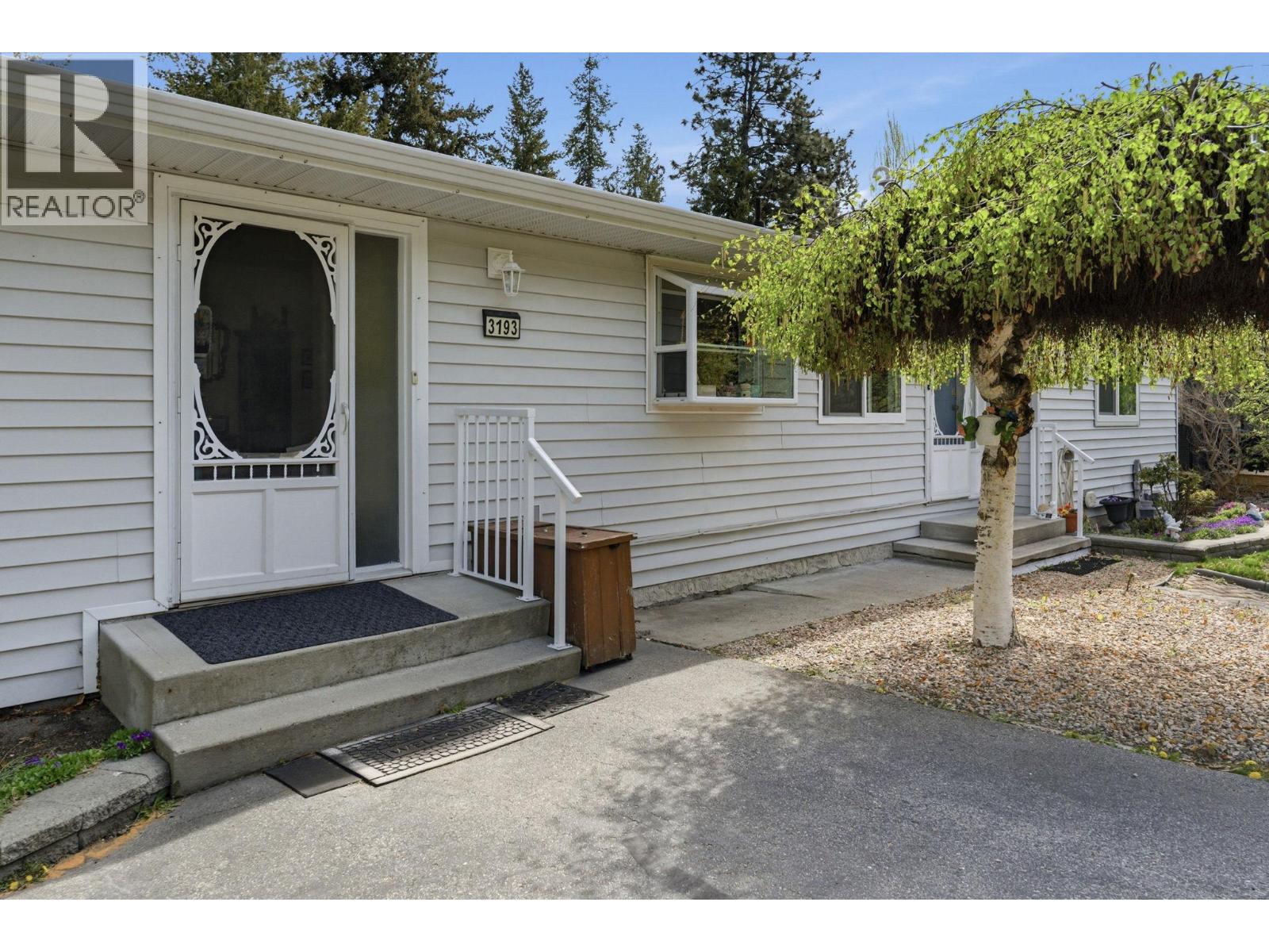 3193 Mcleod Road, West Kelowna, British Columbia  V4T 1A6 - Photo 3 - 10383841