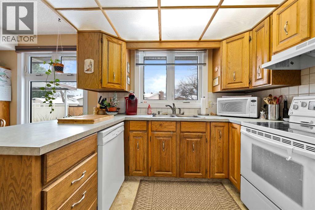 14 Rossmere Crescent, Medicine Hat, Alberta  T1B 2H4 - Photo 8 - A2302164