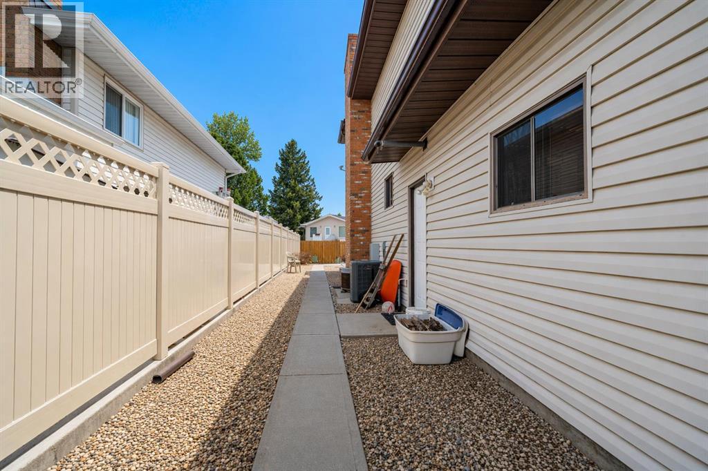 14 Rossmere Crescent, Medicine Hat, Alberta  T1B 2H4 - Photo 32 - A2302164