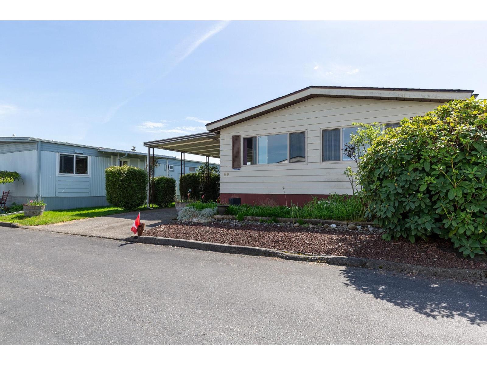 60 8254 134 Street, Surrey, British Columbia  V3W 6M2 - Photo 3 - R3114342