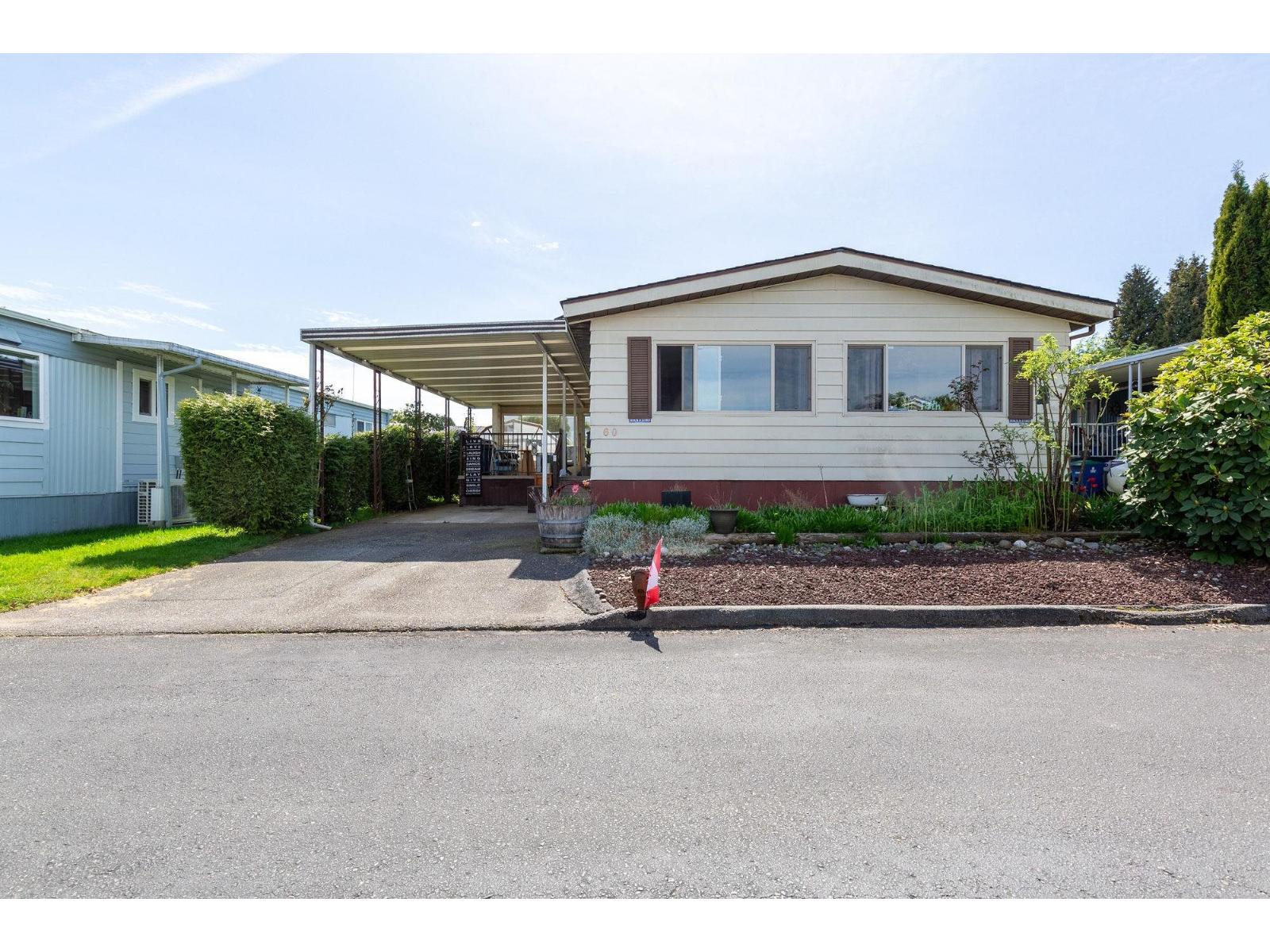 60 8254 134 Street, Surrey, British Columbia  V3W 6M2 - Photo 2 - R3114342