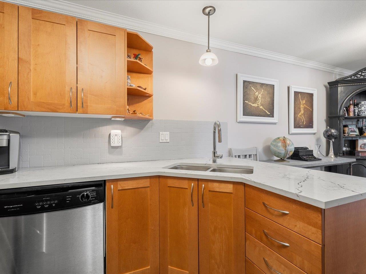 112 15621 Marine Drive, White Rock, British Columbia  V4B 1E1 - Photo 13 - R3113684