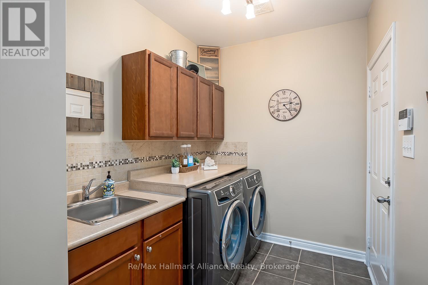 2489 Whistling Springs Crescent, Oakville, Ontario  L6M 5G3 - Photo 17 - W13027022