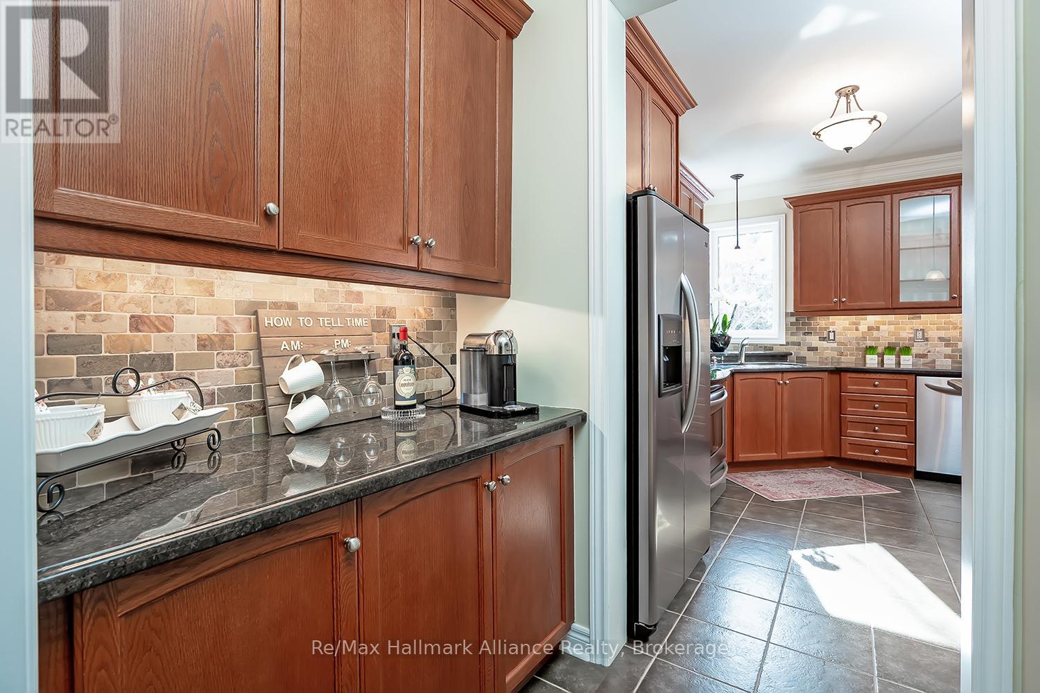 2489 Whistling Springs Crescent, Oakville, Ontario  L6M 5G3 - Photo 8 - W13027022