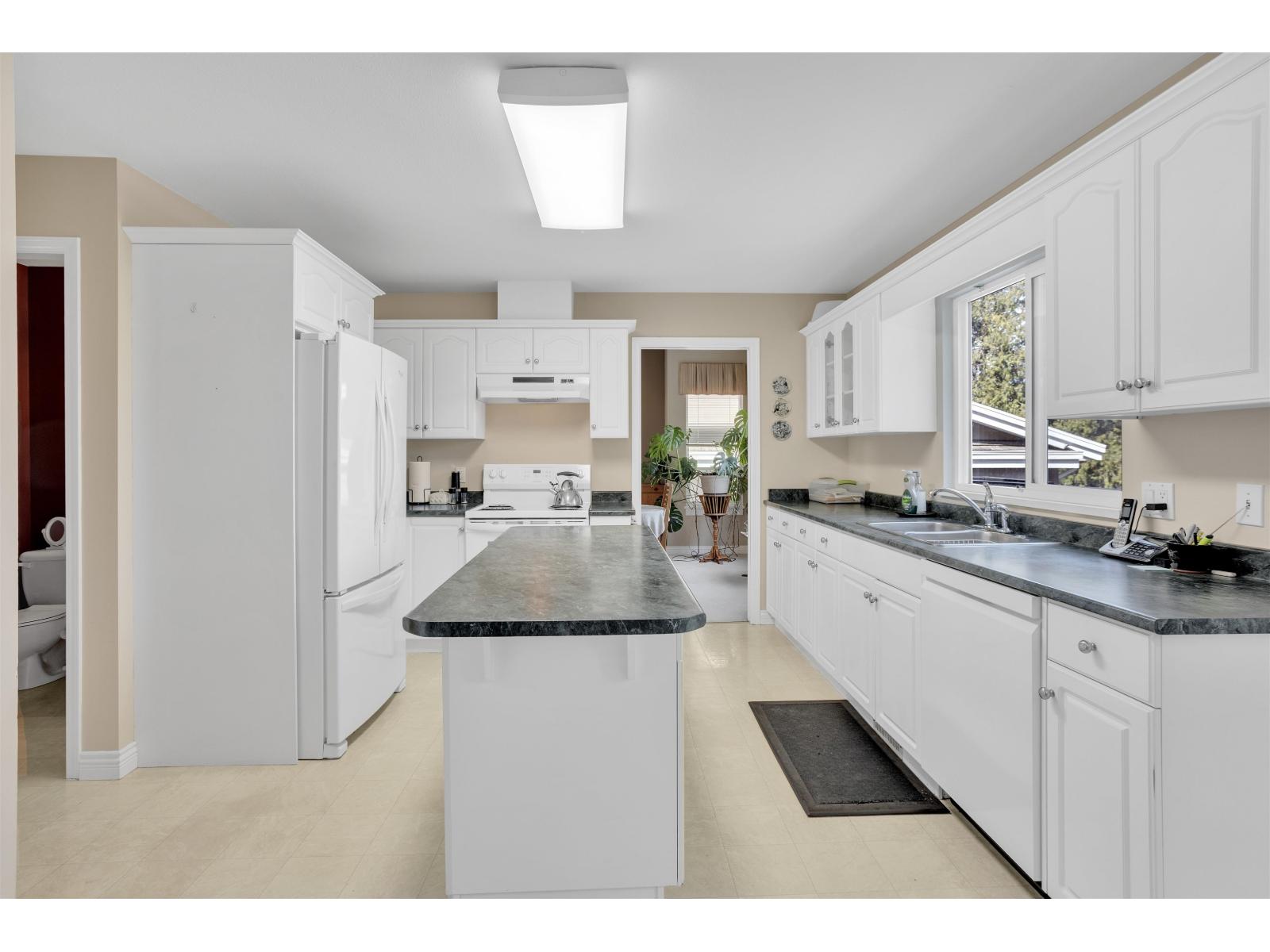 12015 100a Avenue, Surrey, British Columbia  V3V 2Y4 - Photo 9 - R3113891