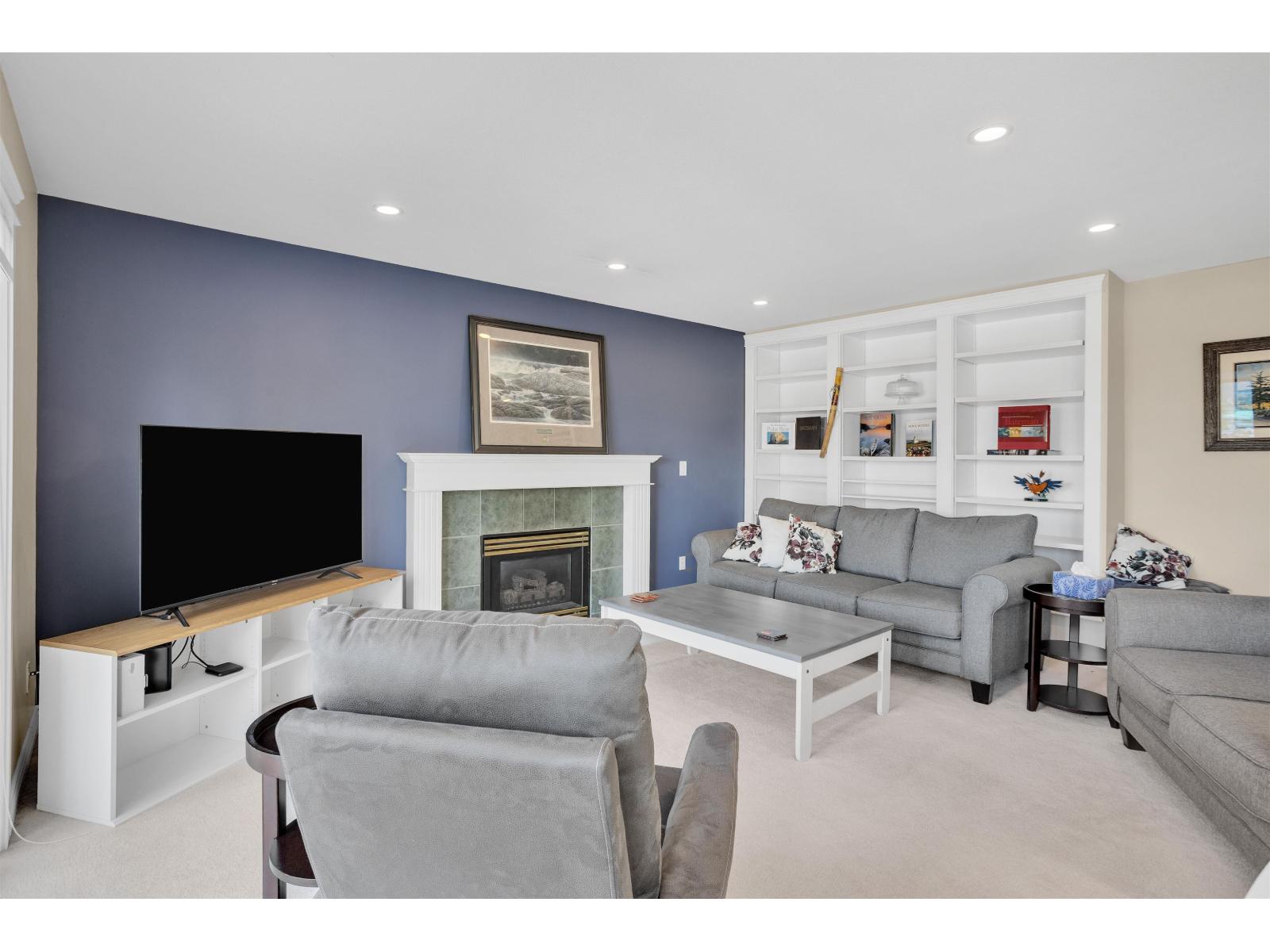 12015 100a Avenue, Surrey, British Columbia  V3V 2Y4 - Photo 11 - R3113891