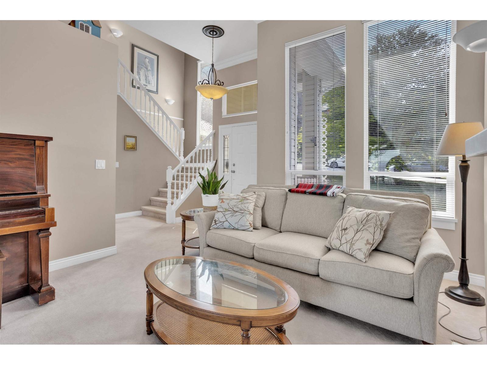 12015 100a Avenue, Surrey, British Columbia  V3V 2Y4 - Photo 3 - R3113891