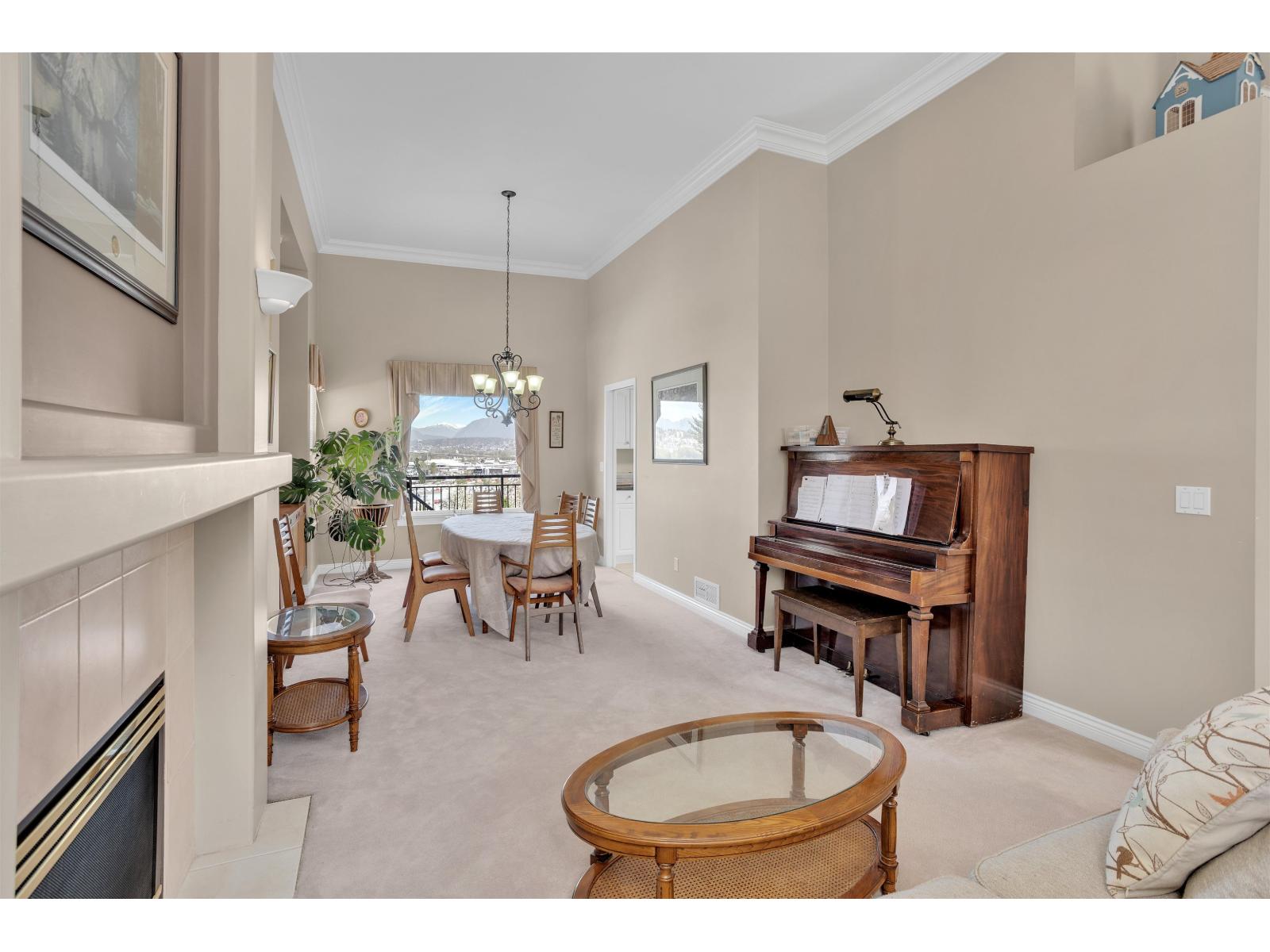 12015 100a Avenue, Surrey, British Columbia  V3V 2Y4 - Photo 5 - R3113891