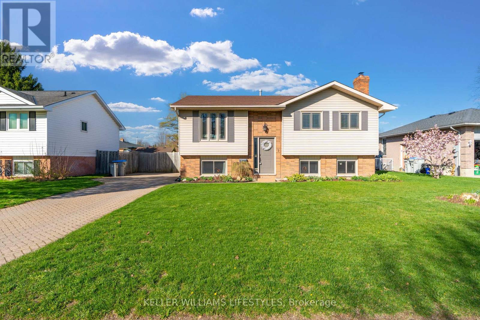 7 Pearson Avenue, Strathroy-Caradoc, Ontario  N7G 3X8 - Photo 2 - X13031584