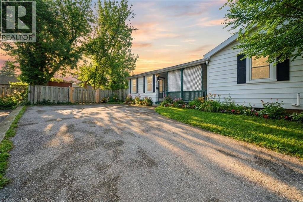 71 Fourth Avenue, Brantford, Ontario  N3S 6P6 - Photo 2 - 40819365