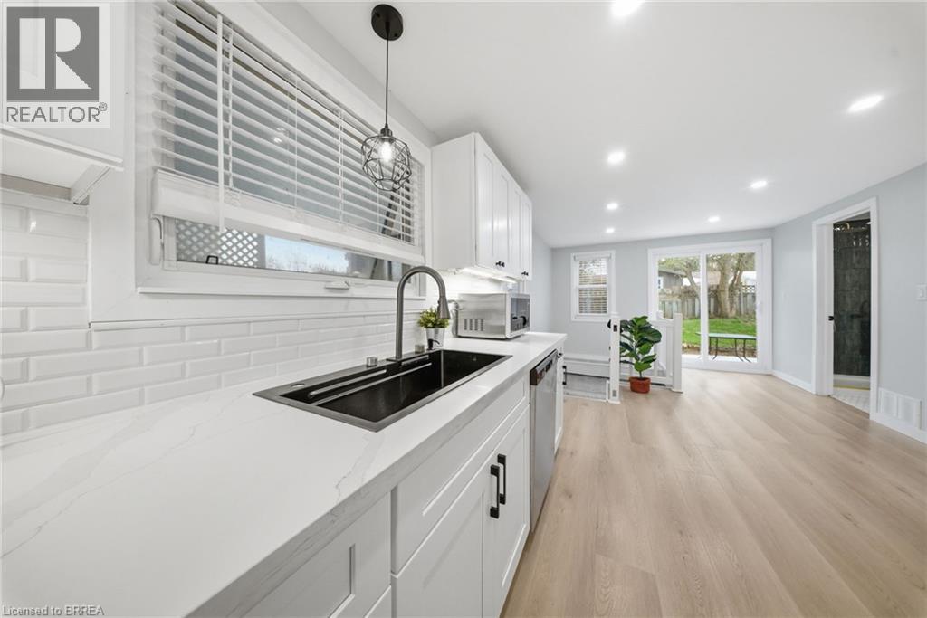 71 Fourth Avenue, Brantford, Ontario  N3S 6P6 - Photo 8 - 40819365