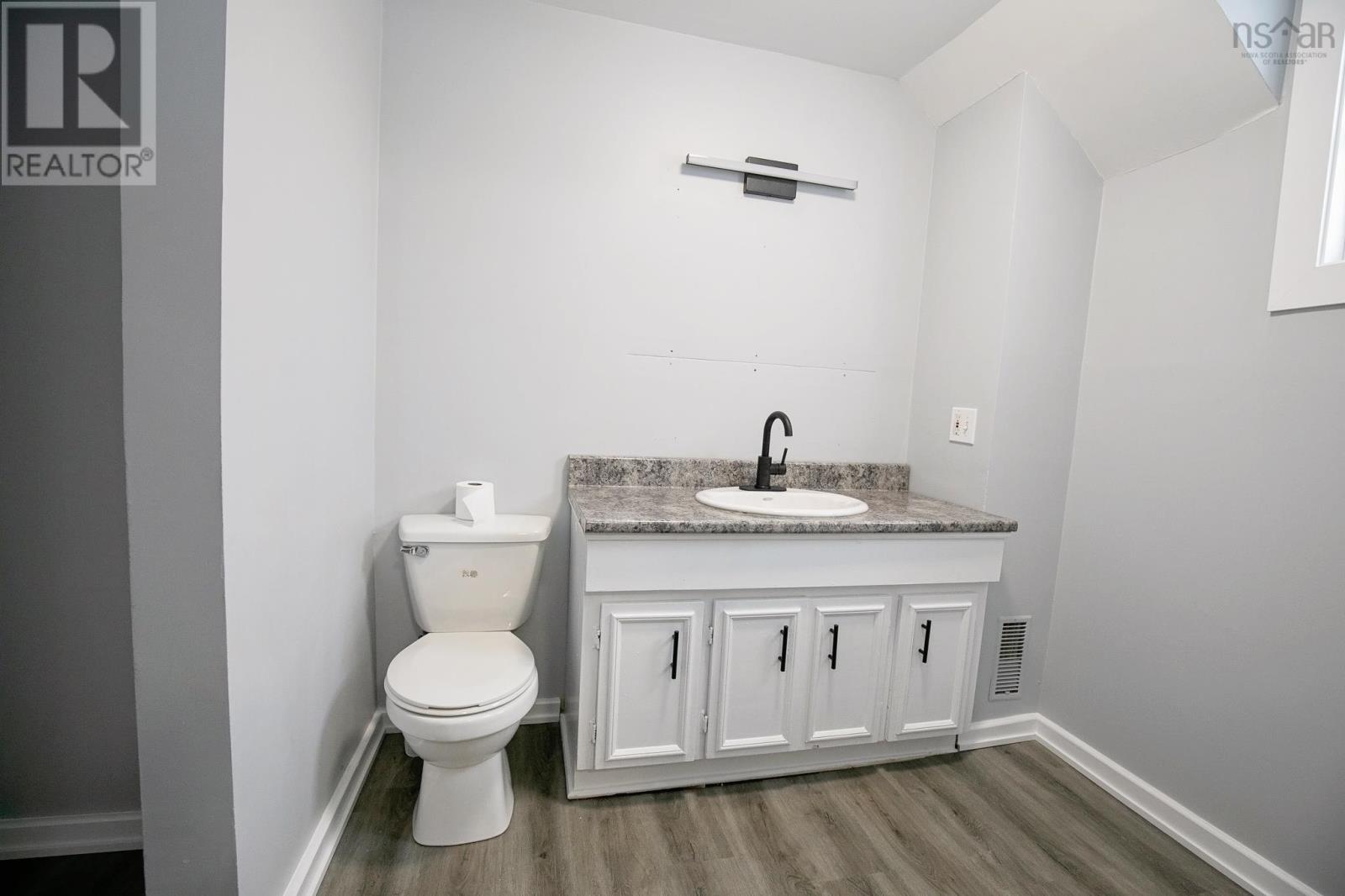 32 Douglas Avenue, Amherst, Nova Scotia  B4H 3E6 - Photo 37 - 202600554