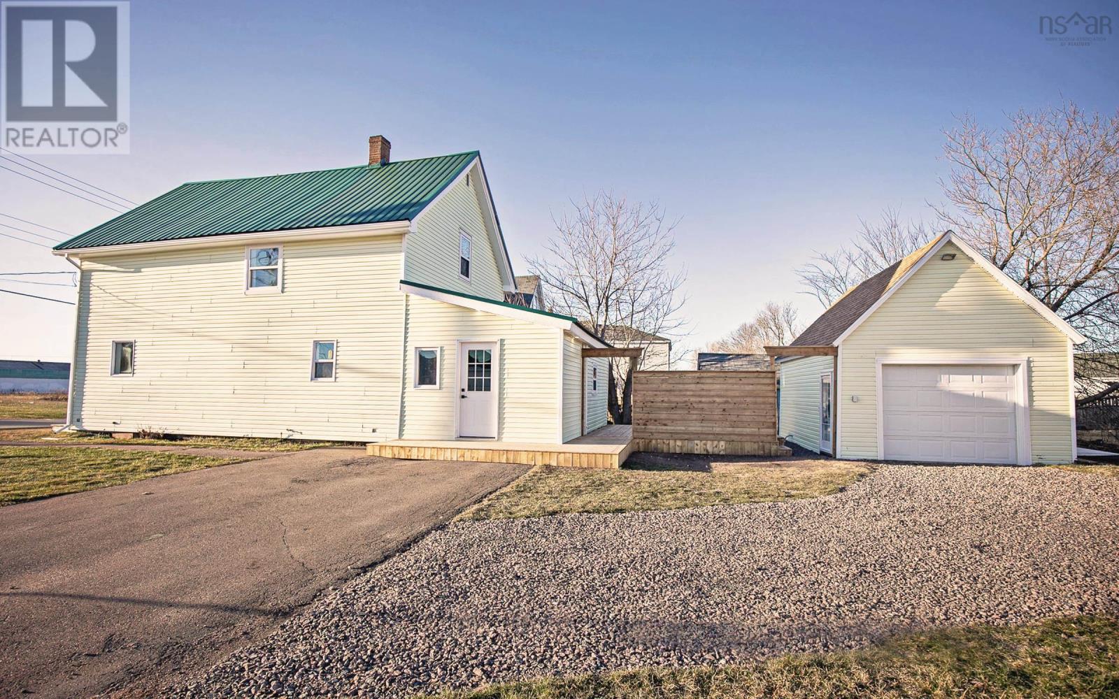 32 Douglas Avenue, Amherst, Nova Scotia  B4H 3E6 - Photo 3 - 202600554