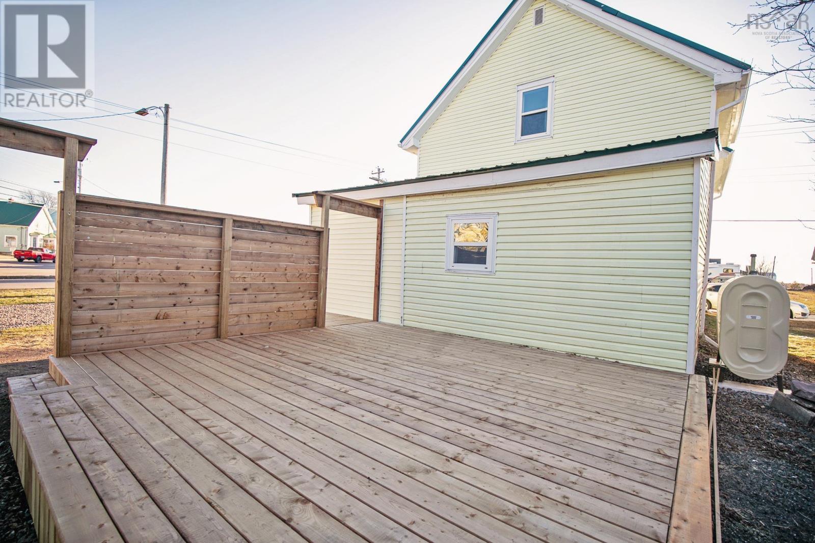 32 Douglas Avenue, Amherst, Nova Scotia  B4H 3E6 - Photo 5 - 202600554