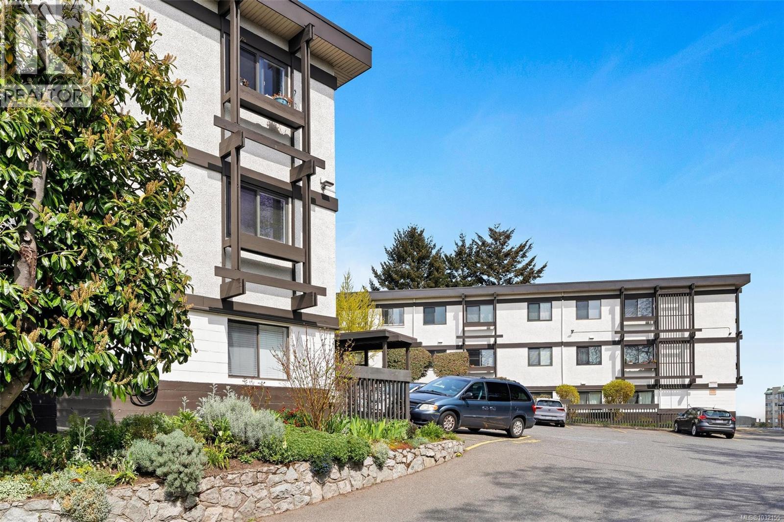 109 1975 Lee Ave, Victoria, British Columbia  V8R 4W9 - Photo 3 - 1032155