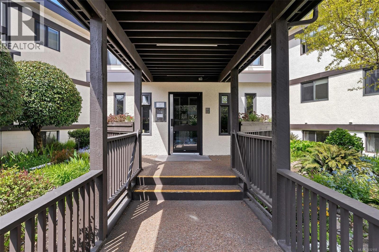 109 1975 Lee Ave, Victoria, British Columbia  V8R 4W9 - Photo 5 - 1032155