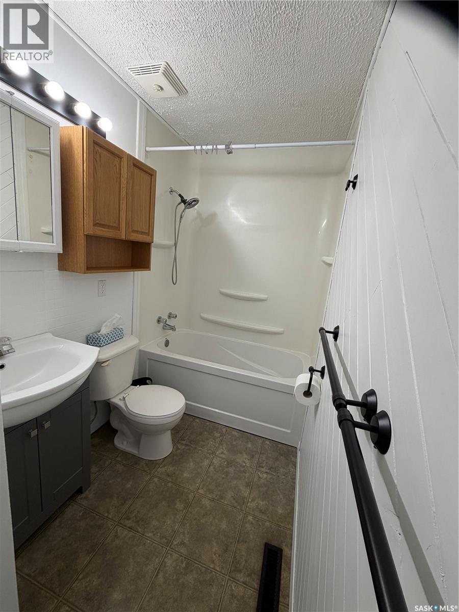 715 Donald Street, Hudson Bay, Saskatchewan  S0E 0Y0 - Photo 10 - SK033590