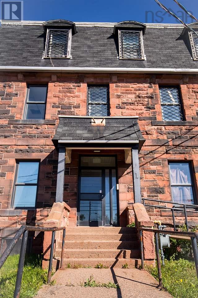 1 Lawrence Street, Amherst, Nova Scotia  B4H 3G5 - Photo 3 - 202606726