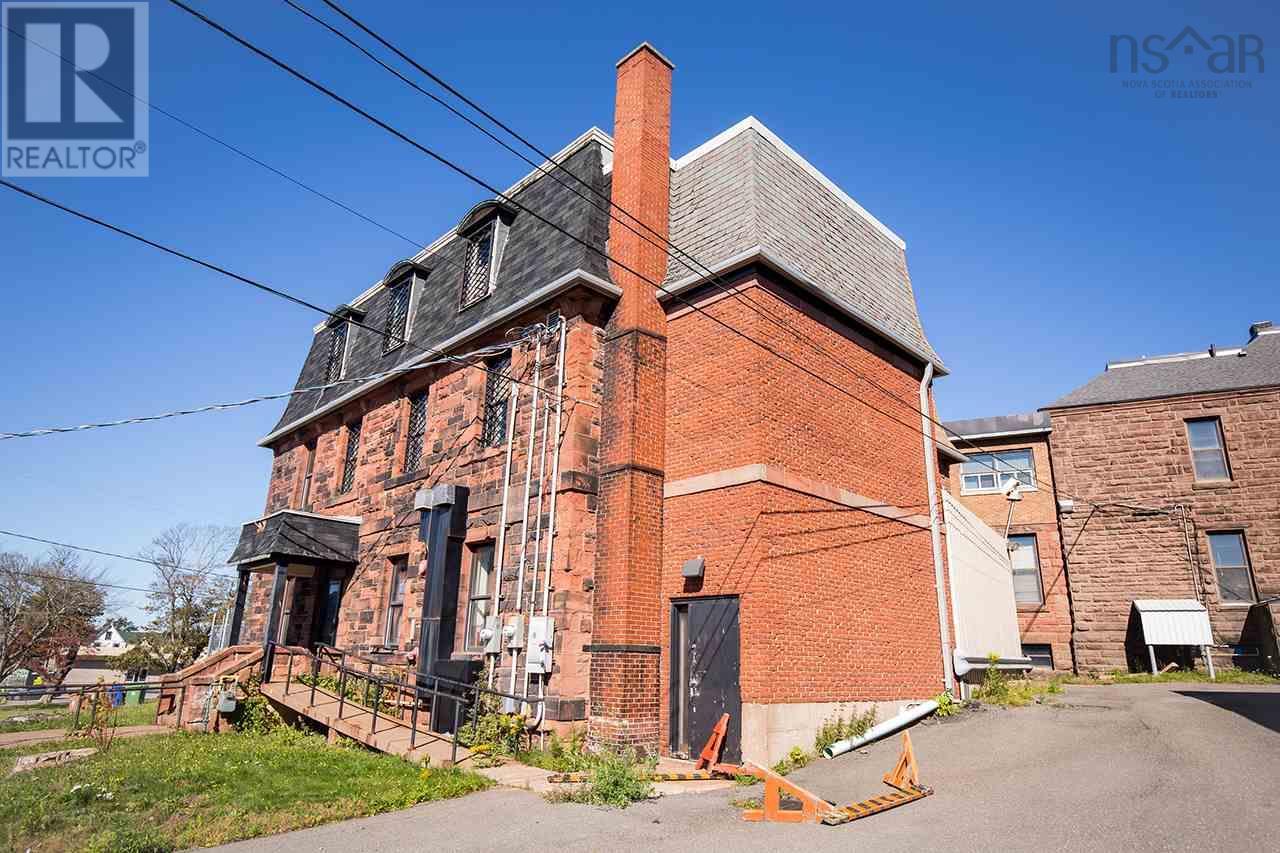 1 Lawrence Street, Amherst, Nova Scotia  B4H 3G5 - Photo 2 - 202606726