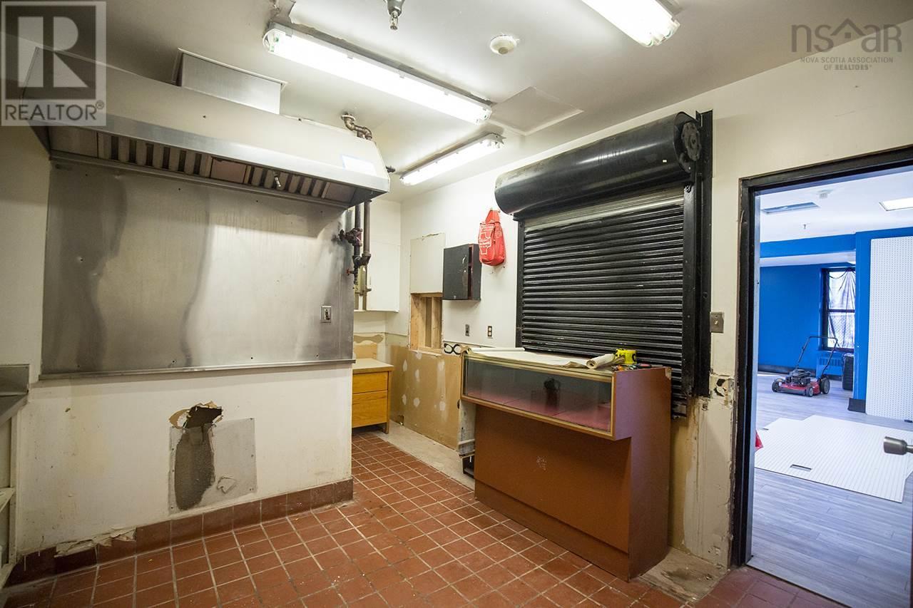 1 Lawrence Street, Amherst, Nova Scotia  B4H 3G5 - Photo 9 - 202606726