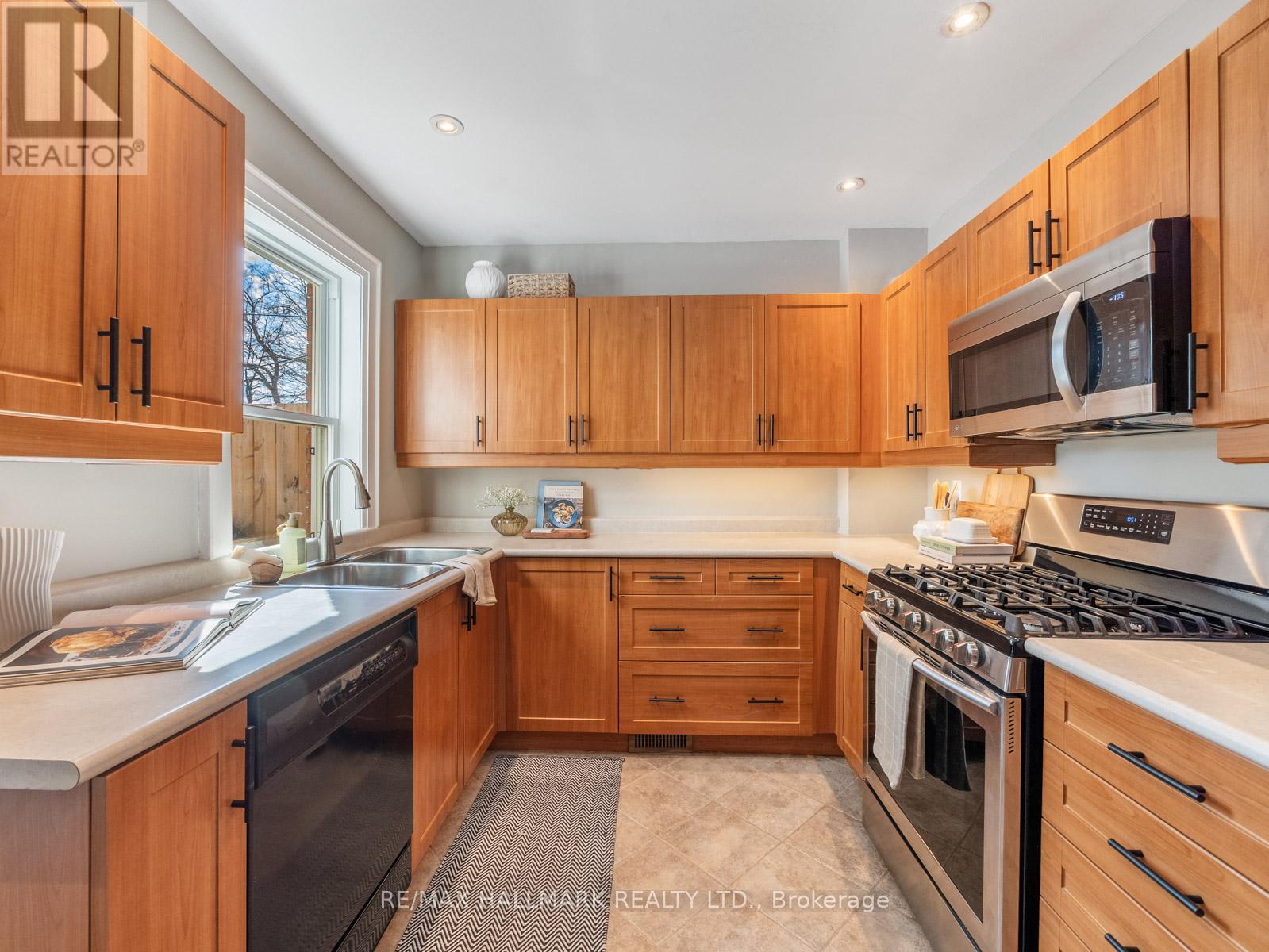 275 Bingham Avenue, Toronto, Ontario  M4E 3R6 - Photo 10 - E13031328