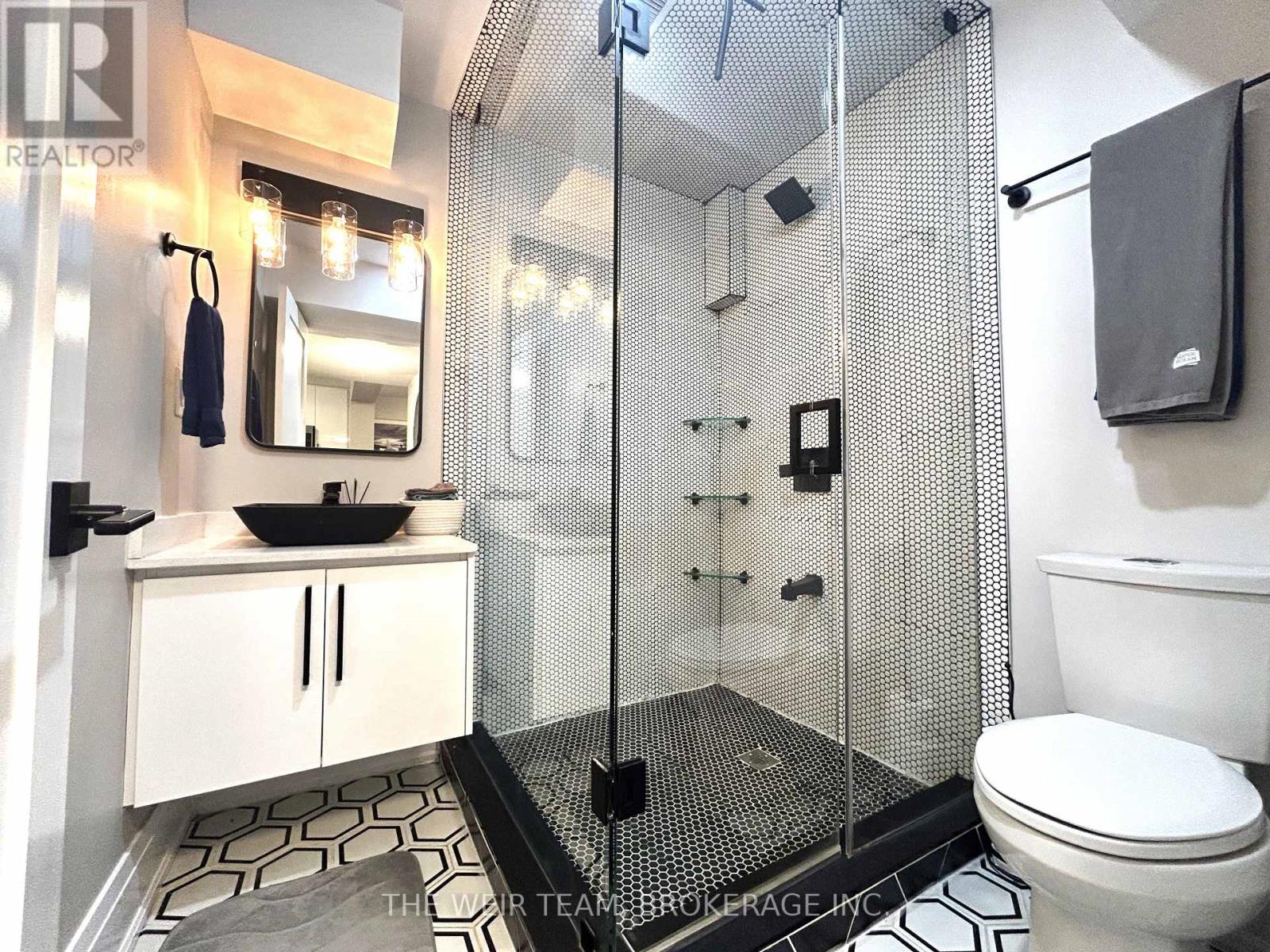 Lower - 31 Heyworth Crescent, Toronto, Ontario  M4E 1T6 - Photo 9 - E13031434