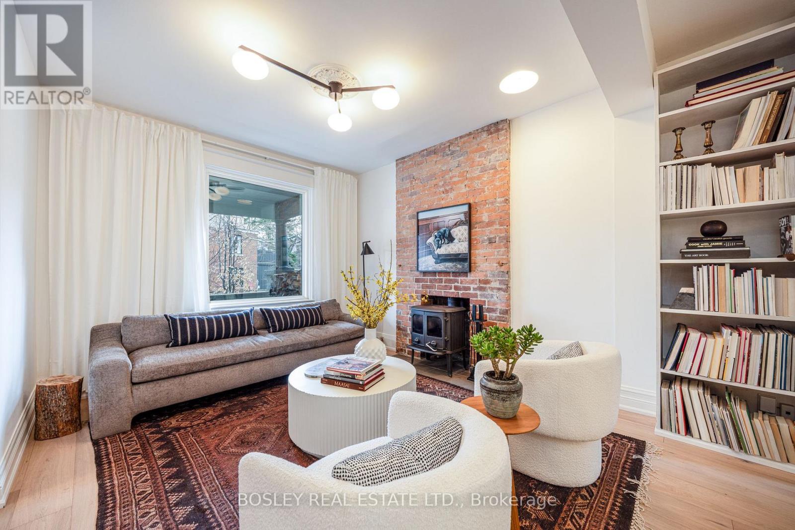 16 Mallon Avenue, Toronto, Ontario  M4M 1P8 - Photo 2 - E13031580