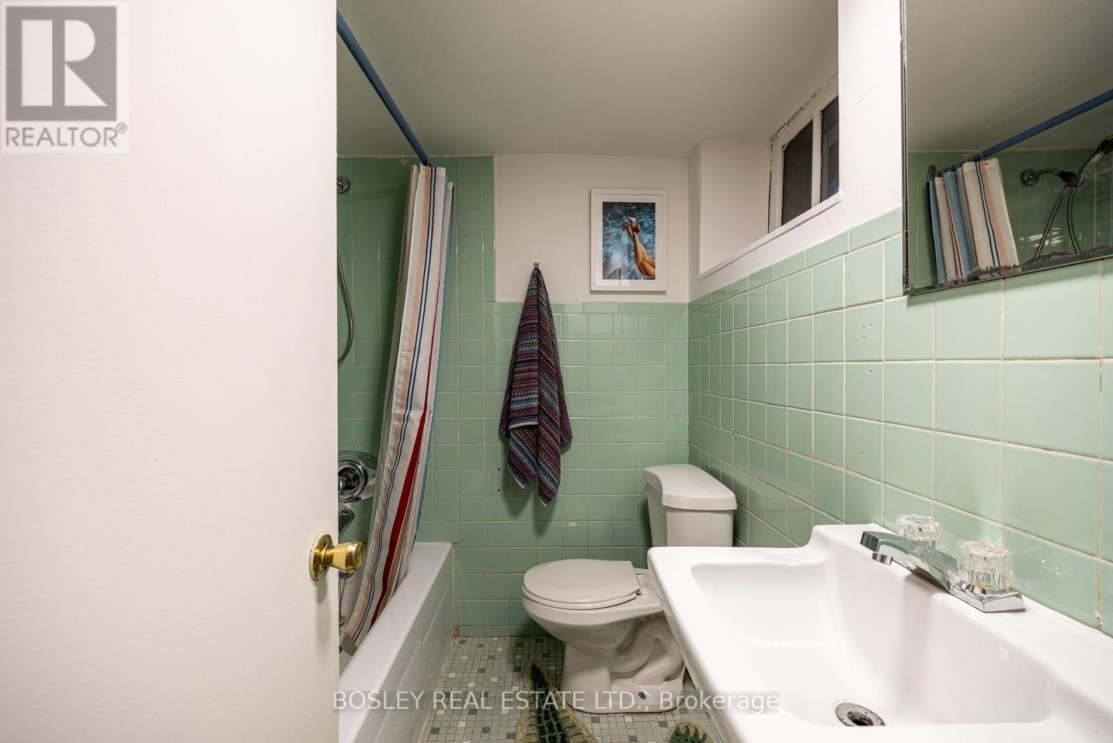 16 Mallon Avenue, Toronto, Ontario  M4M 1P8 - Photo 25 - E13031580