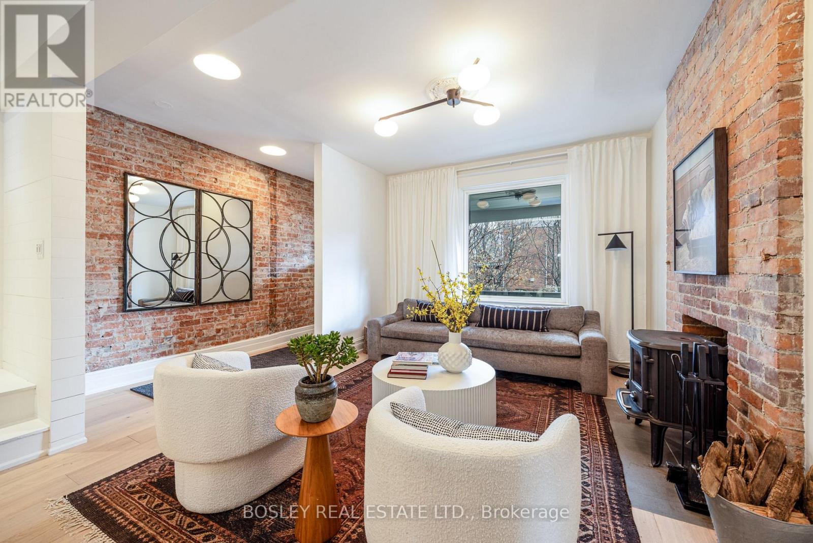 16 Mallon Avenue, Toronto, Ontario  M4M 1P8 - Photo 4 - E13031580