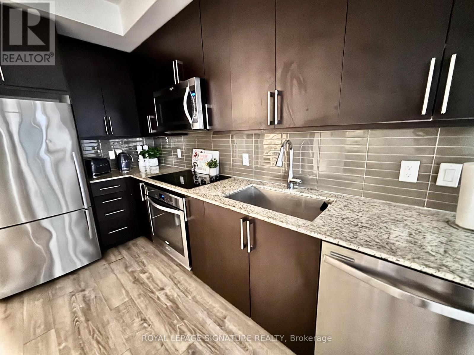 710 - 9600 Yonge Street, Richmond Hill (North Richvale), Ontario  L4C 0X3 - Photo 3 - N12922742