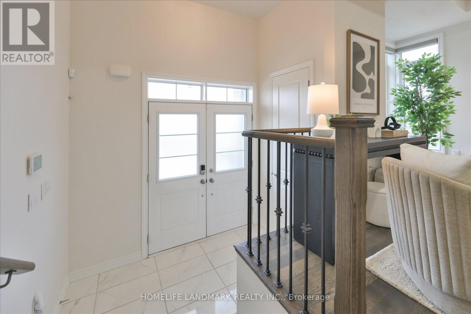 79 Bethpage Crescent, Newmarket, Ontario  L3X 0M4 - Photo 4 - N12986148