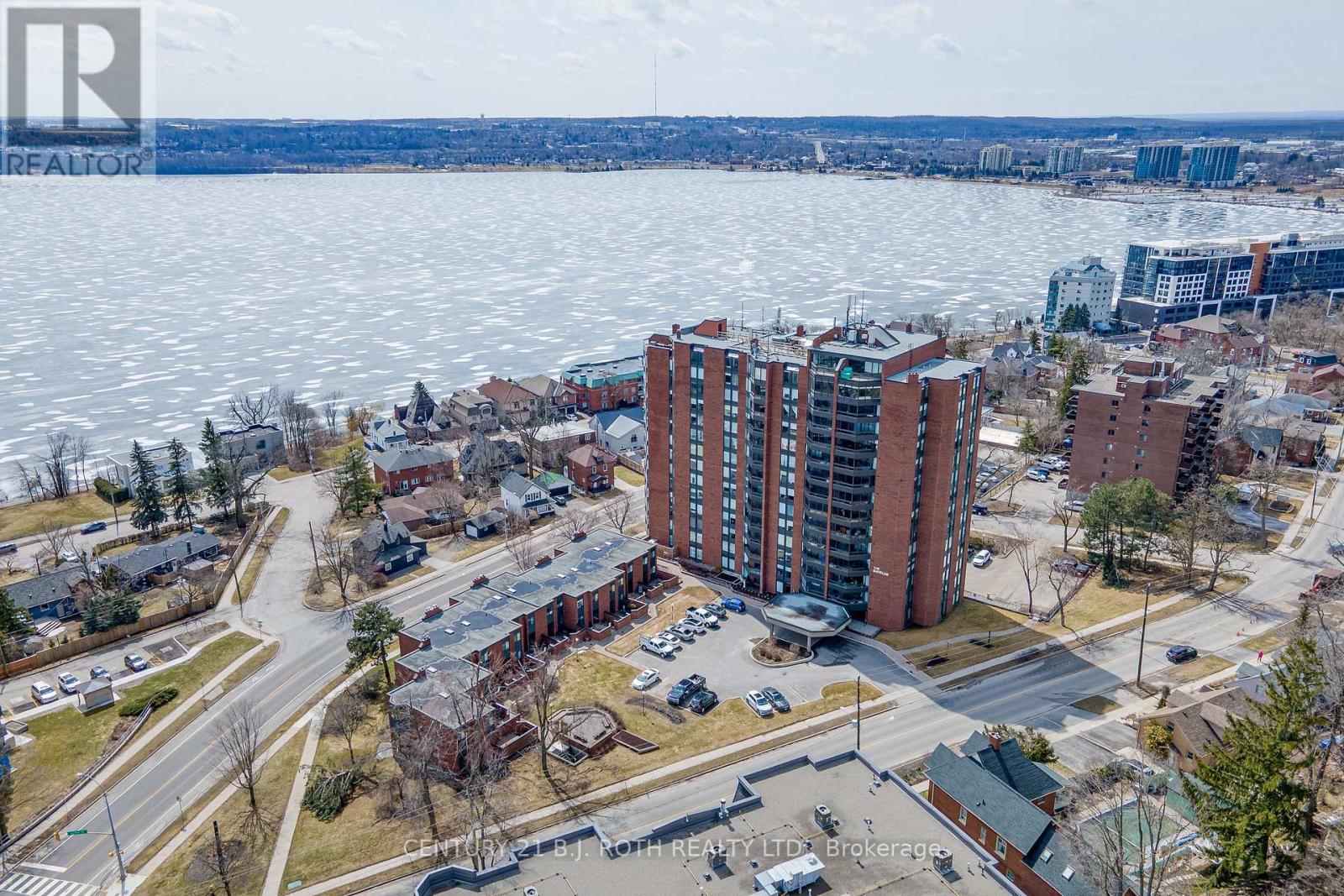 301 - 181 Collier Street, Barrie, Ontario  L4M 5L6 - Photo 2 - S12843760