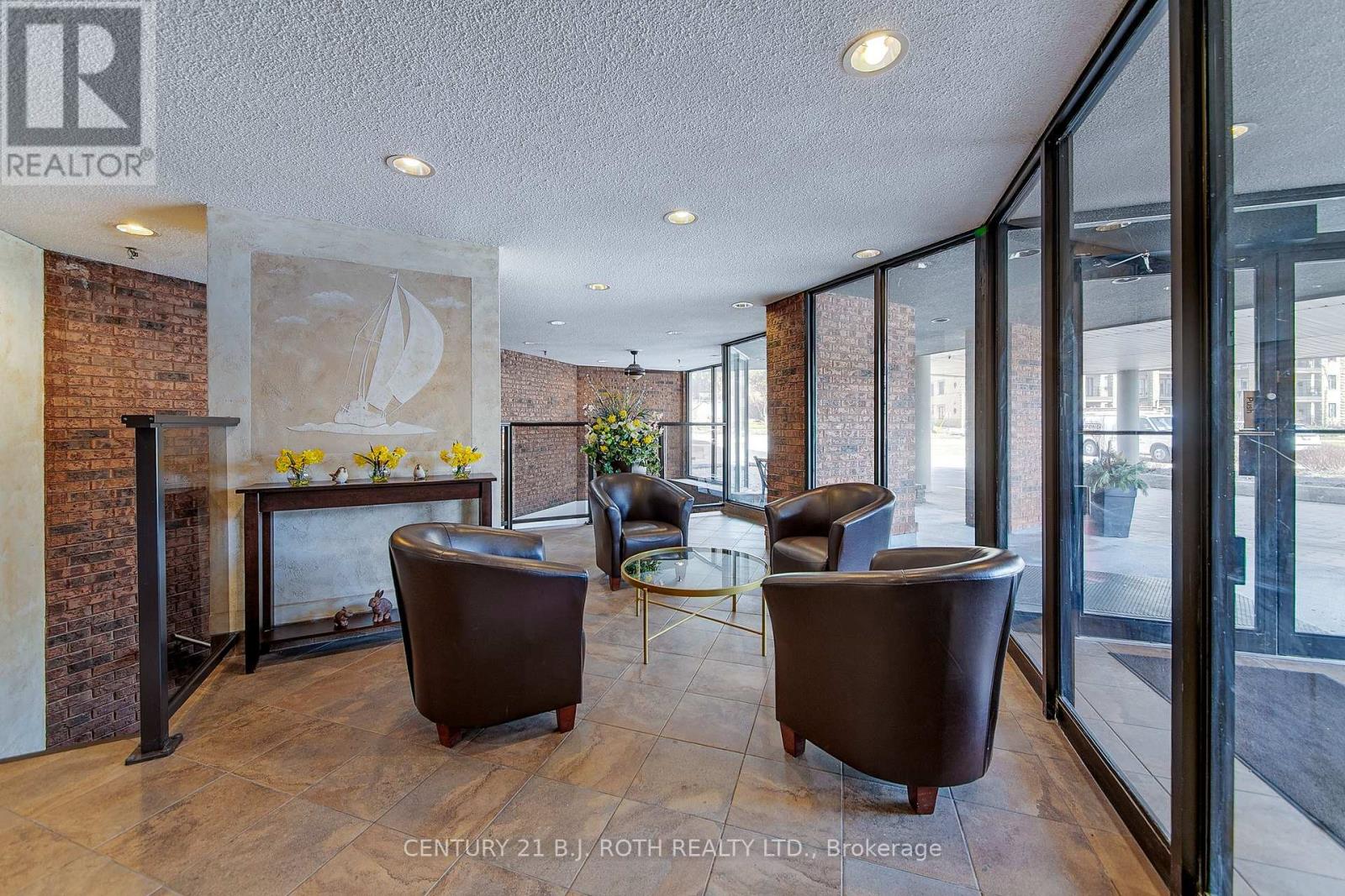 301 - 181 Collier Street, Barrie, Ontario  L4M 5L6 - Photo 4 - S12843760