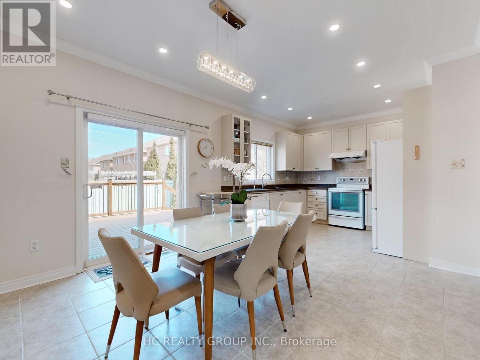 157 Dovetail Drive, Richmond Hill, Ontario  L4E 5A6 - Photo 11 - N13031484