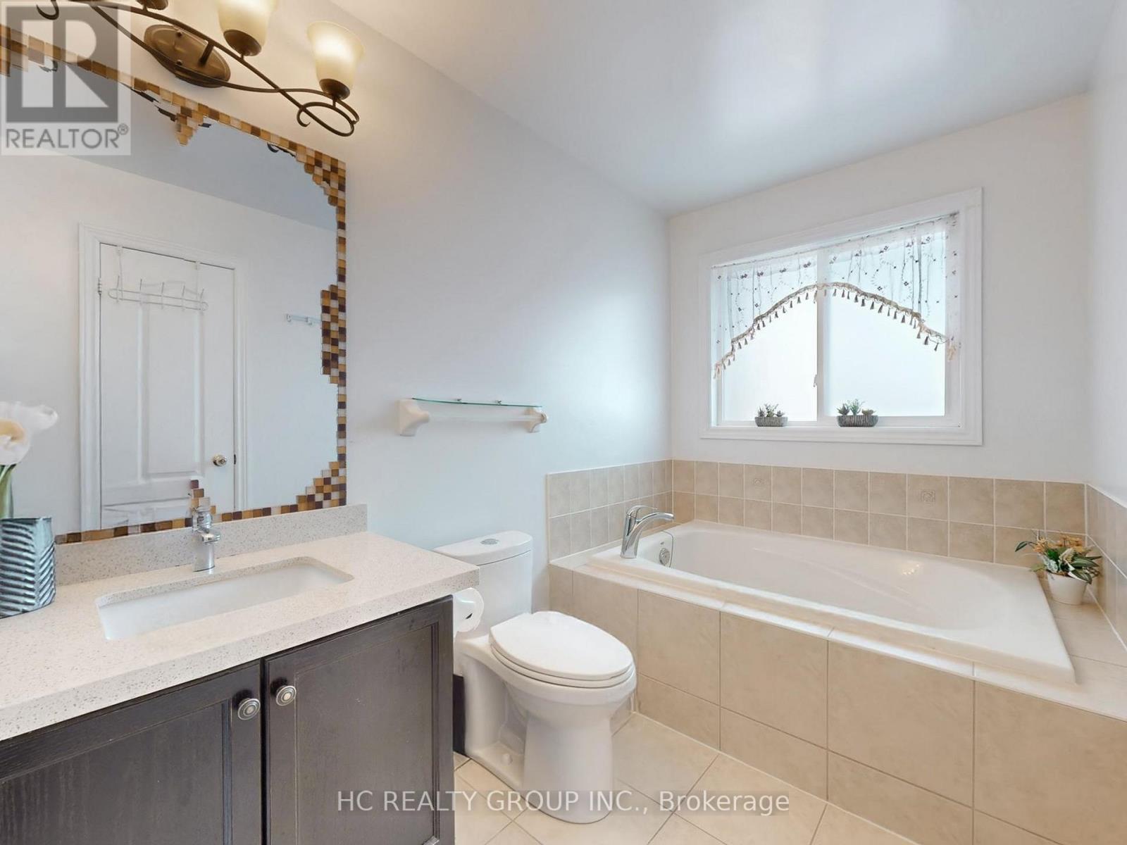 157 Dovetail Drive, Richmond Hill, Ontario  L4E 5A6 - Photo 15 - N13031484