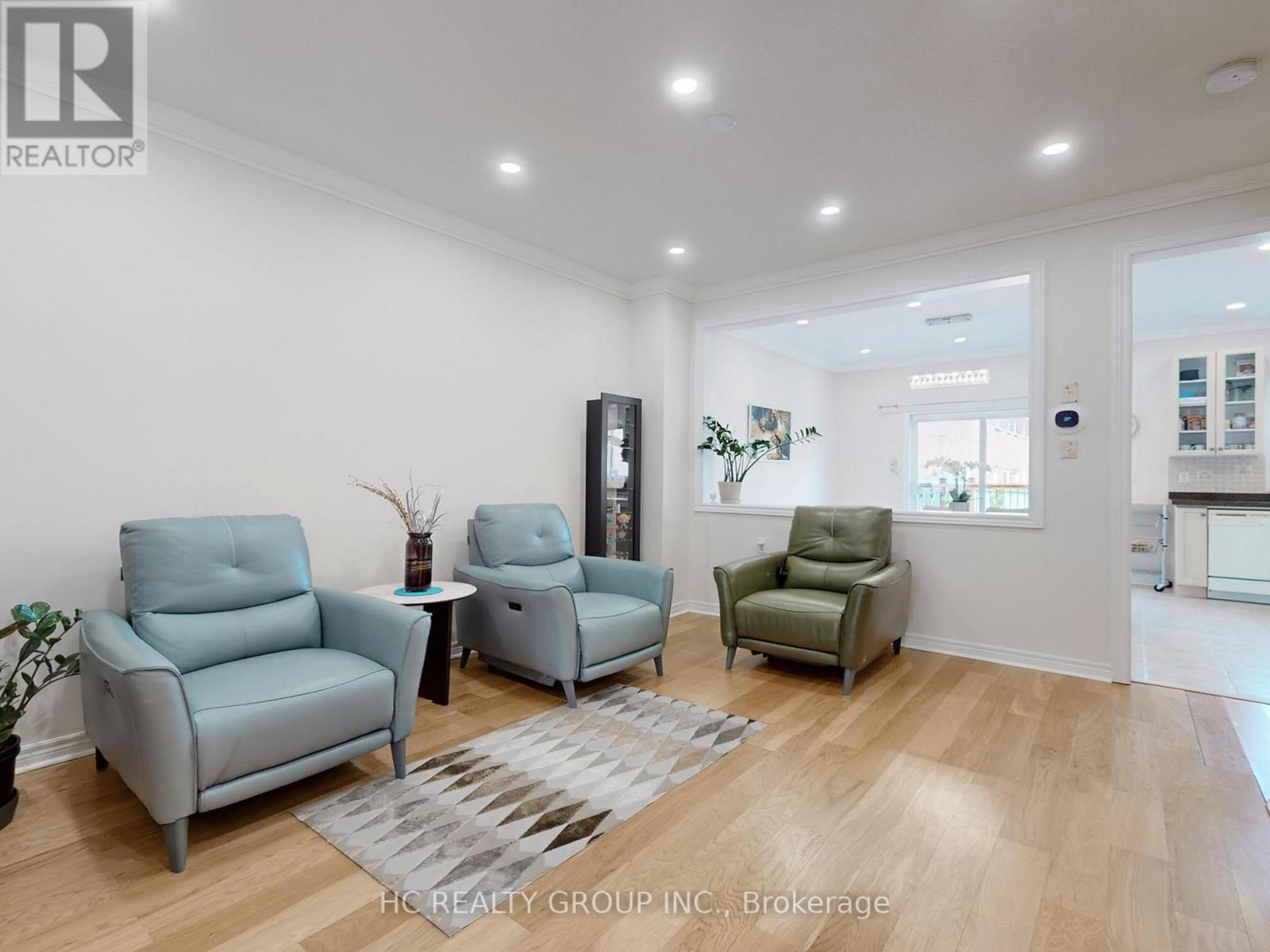 157 Dovetail Drive, Richmond Hill, Ontario  L4E 5A6 - Photo 6 - N13031484