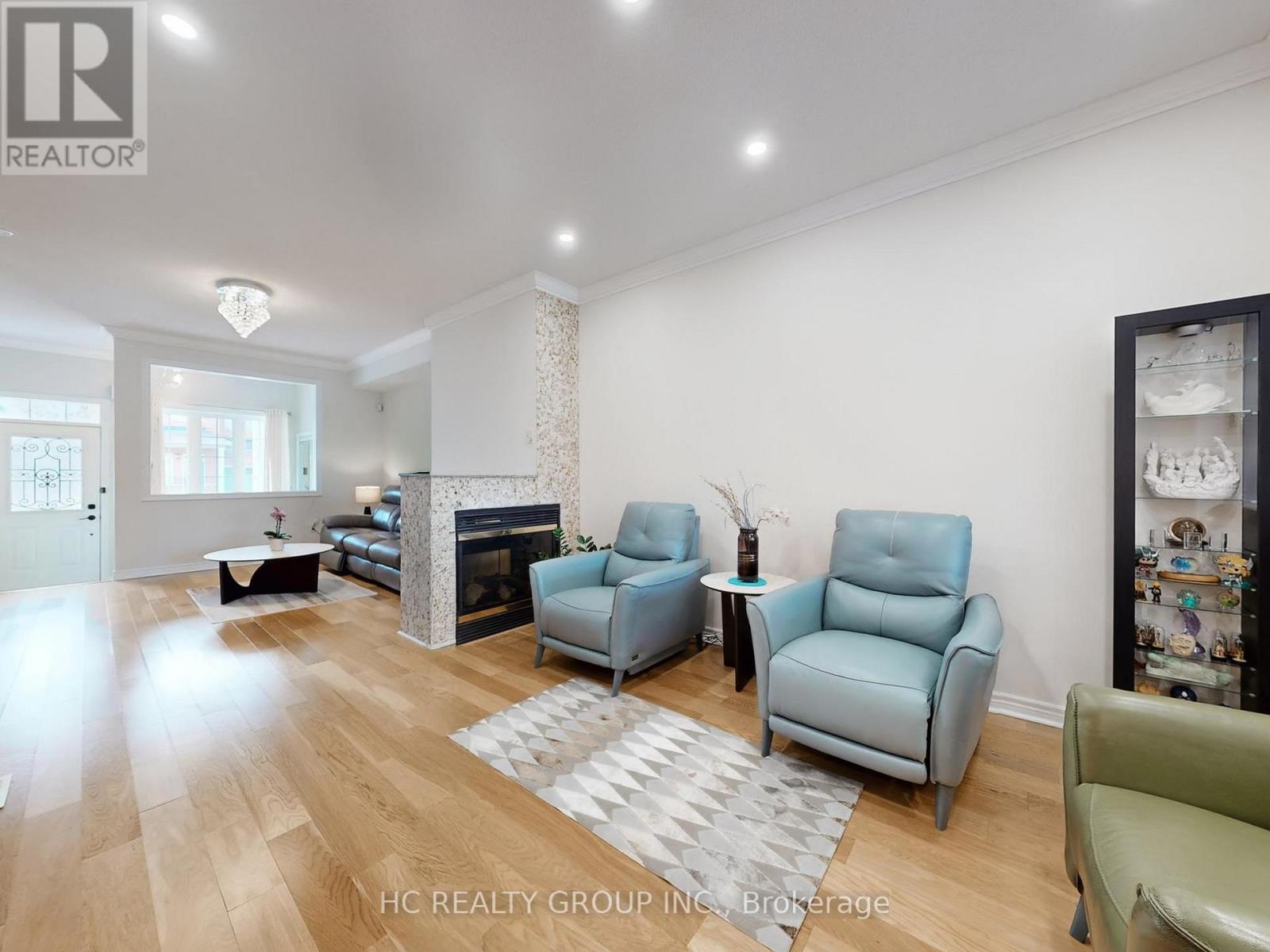 157 Dovetail Drive, Richmond Hill, Ontario  L4E 5A6 - Photo 7 - N13031484