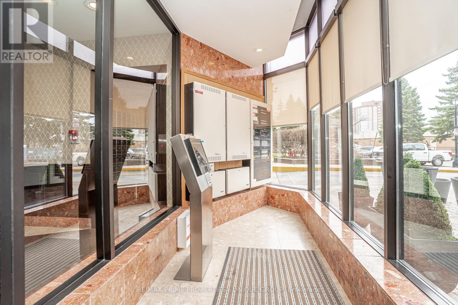 209 - 33 Weldrick Road E, Richmond Hill (Observatory), Ontario  L4C 8W4 - Photo 4 - N13031496