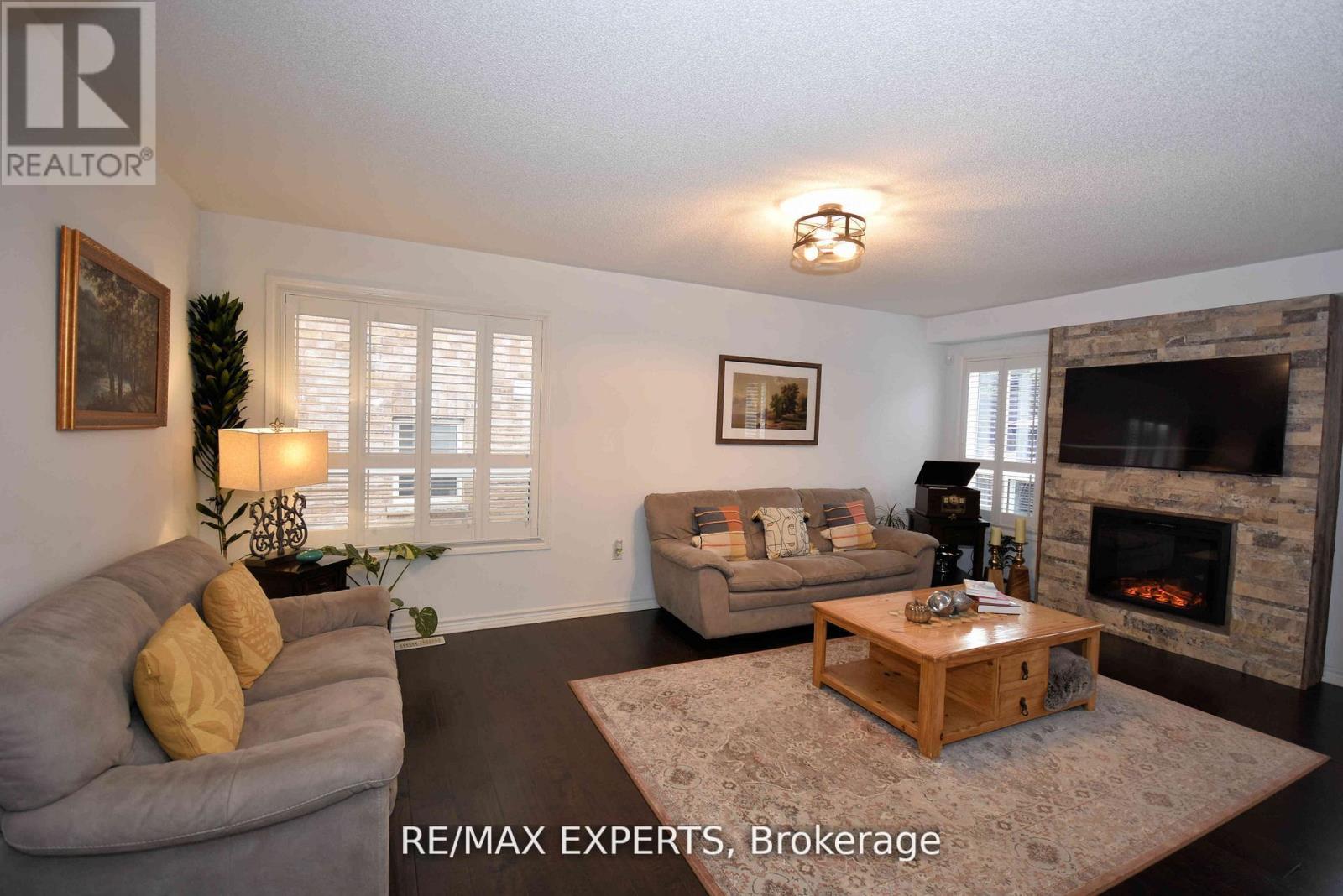 136 Donald Stewart Crescent, East Gwillimbury (Mt Albert), Ontario  L0G 1M0 - Photo 6 - N13031506