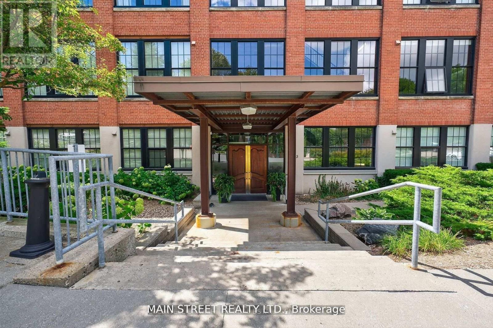 310 - 543 Timothy Street W, Newmarket (Central Newmarket), Ontario  L3Y 1R1 - Photo 3 - N13031564