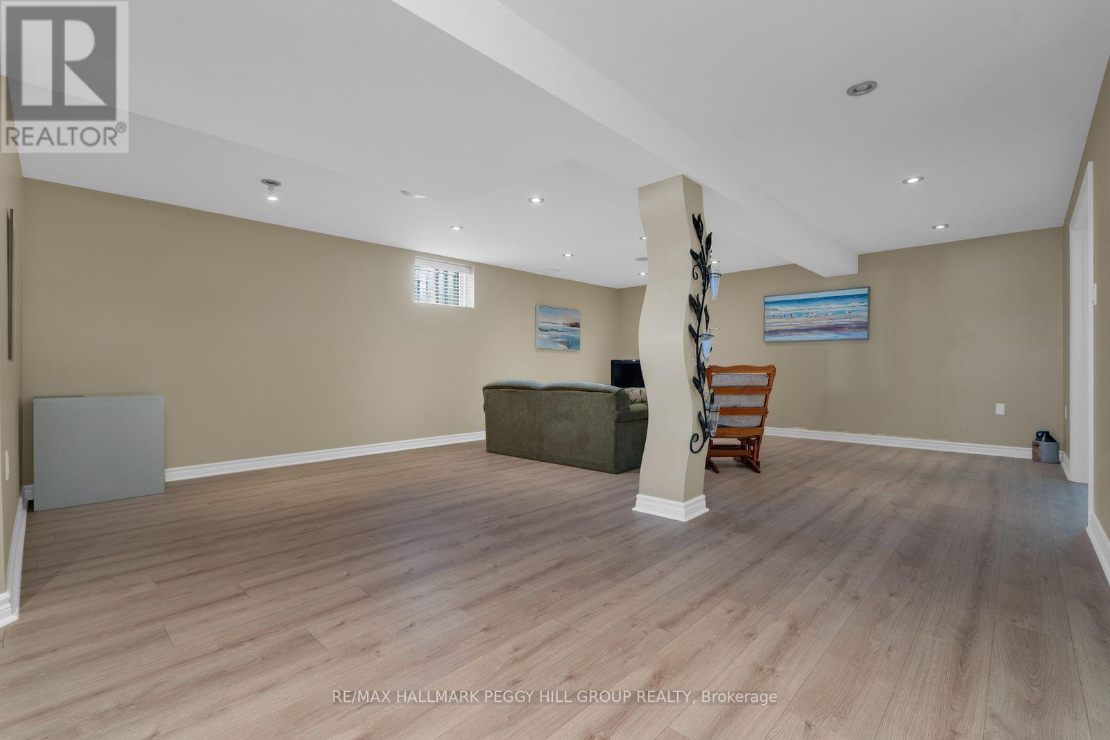 67 Forest Dale Drive, Barrie (Little Lake), Ontario  L4M 6M9 - Photo 10 - S13031298