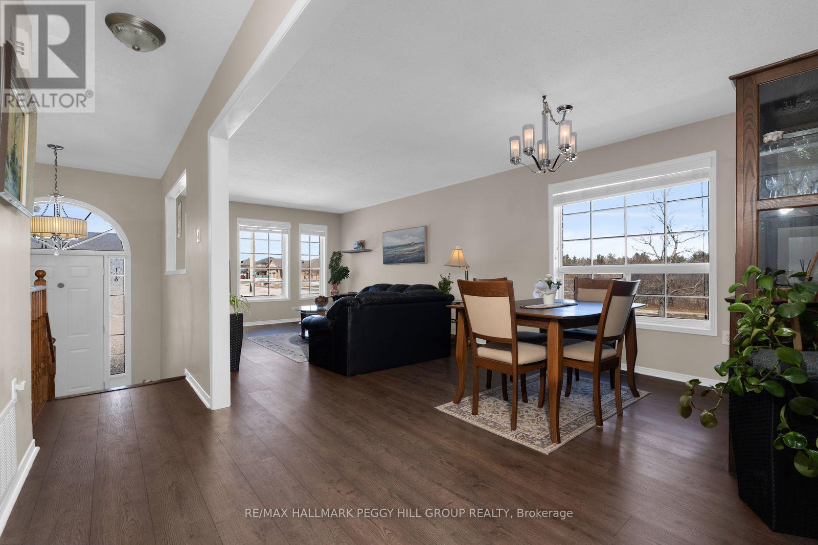 67 Forest Dale Drive, Barrie (Little Lake), Ontario  L4M 6M9 - Photo 2 - S13031298