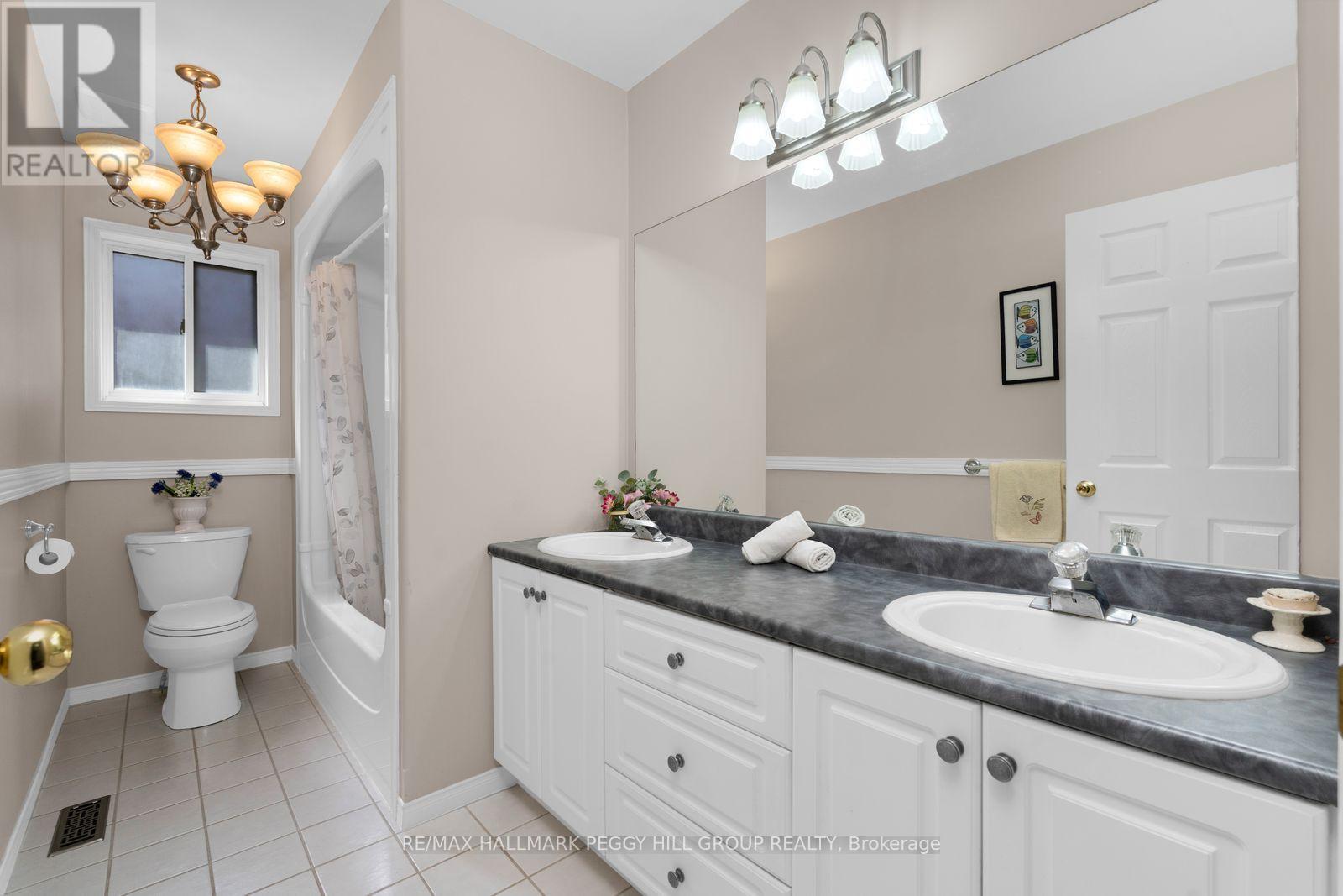 67 Forest Dale Drive, Barrie (Little Lake), Ontario  L4M 6M9 - Photo 9 - S13031298