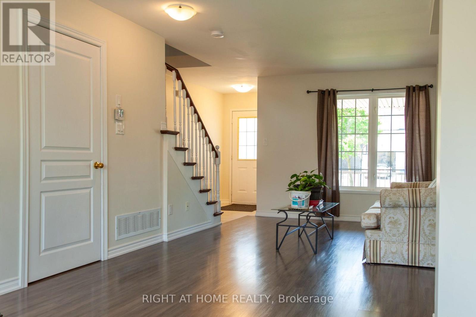 68 Trevino Circle, Barrie, Ontario  L4M 6T9 - Photo 3 - S13031352