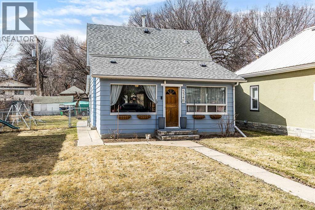 534b Ash Avenue Se, Medicine Hat, Alberta  T1A 3B5 - Photo 2 - A2299098