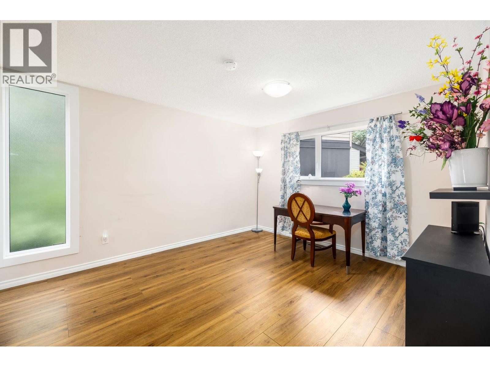 1135 Heritage Boulevard, North Vancouver, British Columbia  V7J 3G8 - Photo 3 - R3111747